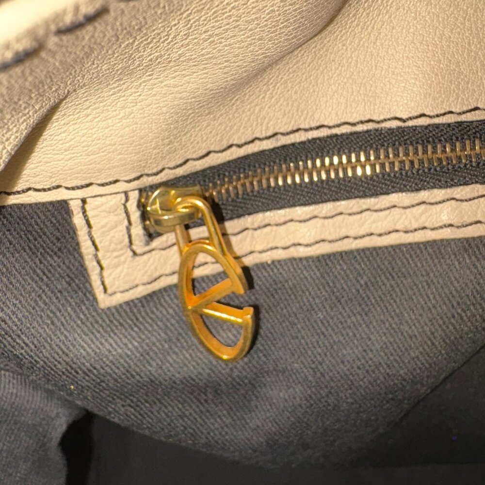 Authentic Valentino Garavani Shoulder Bag in Light Tan/Creme - Picture 10 of 16